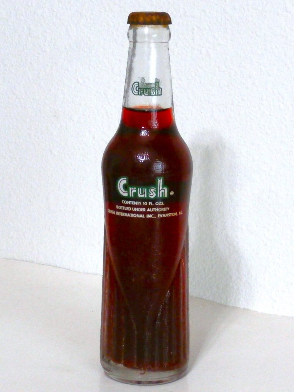 FULL Vintage Strawberry Crush 10 Oz Sealed Clear Glass SODA Bottle Evanston, ILL